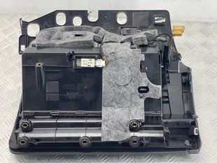 Бардачок / Вещевой ящик 8R1857104AZ3 Audi Q5