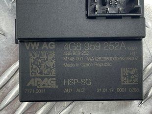 Блок керування електроприводу регулювання спойлера 4G8959252A Audi A7