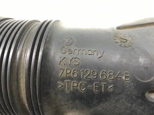 Патрубок повітряного фільтра 7P6129684B Volkswagen Touareg