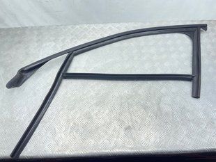 Направляющая стекла двери 4H0837431 Audi A8