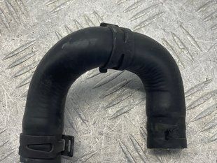 Патрубок системи охолодження 06L121051C Audi A4