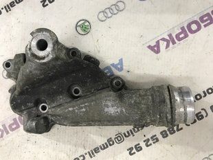 Корпус термостата 06E121161AN Audi Q7