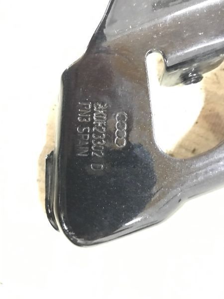 Петля капота Audi S4