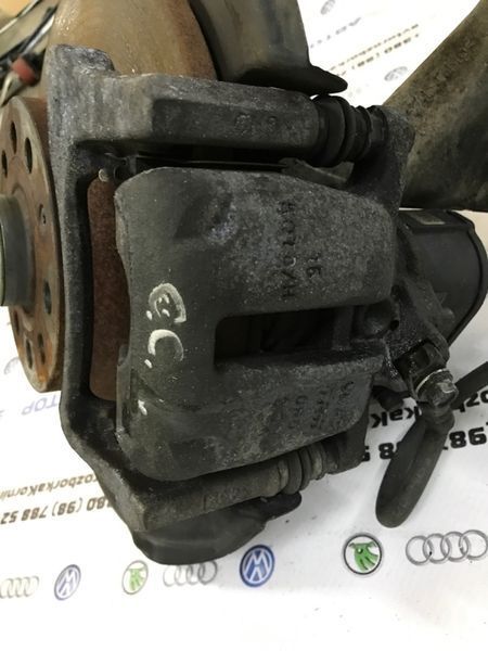 Суппорт тормозной 5N0615403 Volkswagen CC