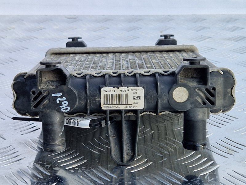 Радіатор охолодження двигуна додатковий 4G0121212 Audi A6