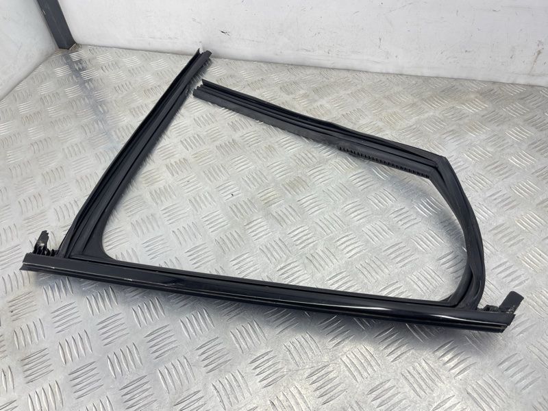 Направляющая стекла двери 80A839432C Audi Q5