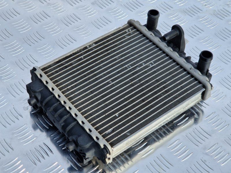 Радіатор охолодження двигуна додатковий 4G0121212 Audi A6