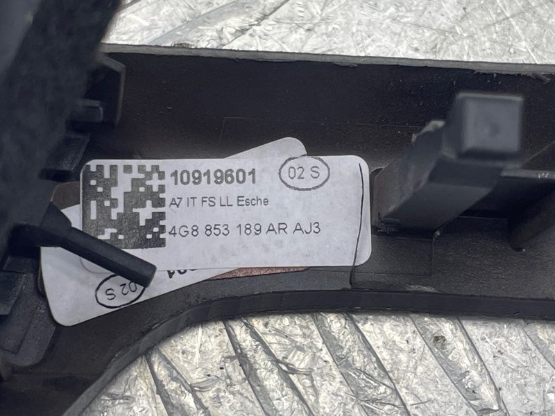 Декоративна накладка на торпедо 4G8853189ARAJ3 Audi A7