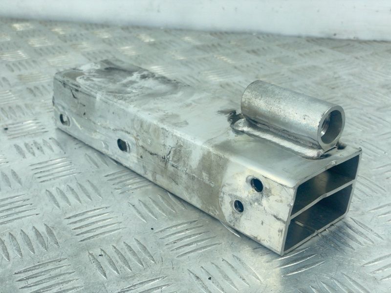 Кронштейн усилителя бампера 8R0807332D Audi Q5
