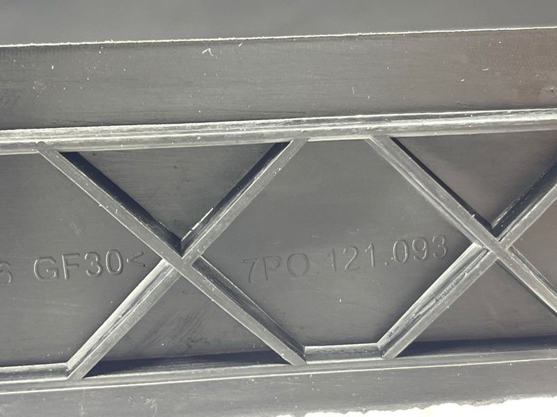 Рамка радиатора 7P0121093D Volkswagen Touareg