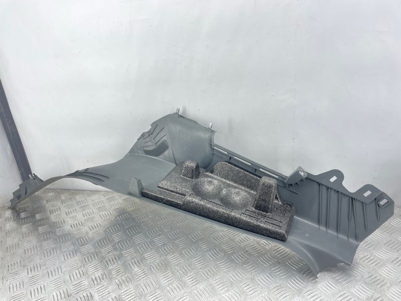Облицювання стійки 8R0867768B Audi Q5