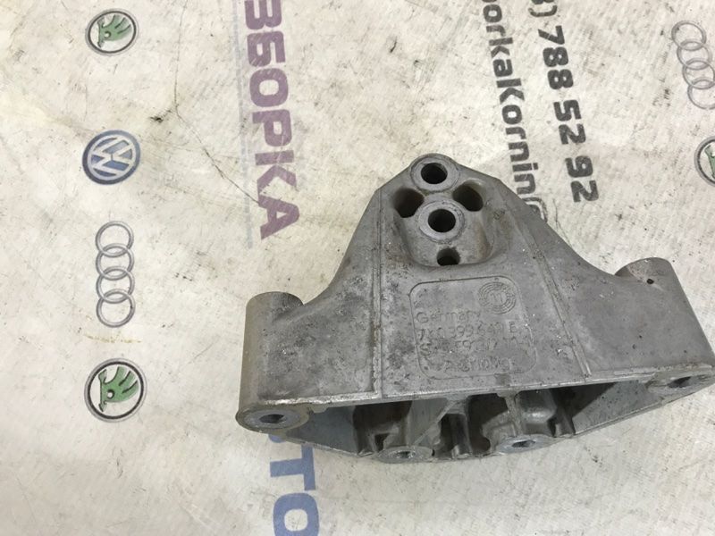 Кронштейн коробки АКПП / траверса / опора 7L0399649E Audi Q7