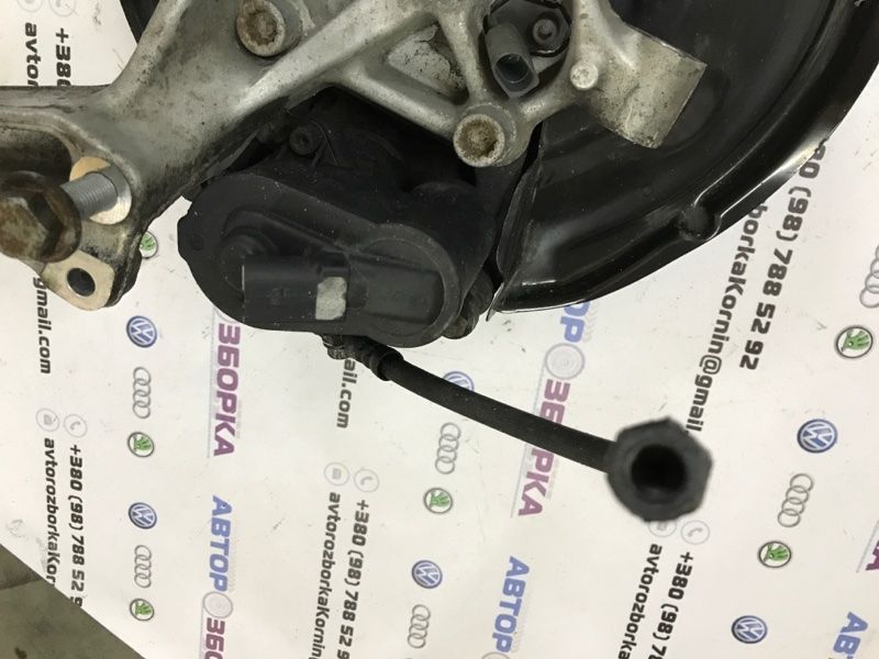 Суппорт тормозной 5N0615403 Volkswagen CC