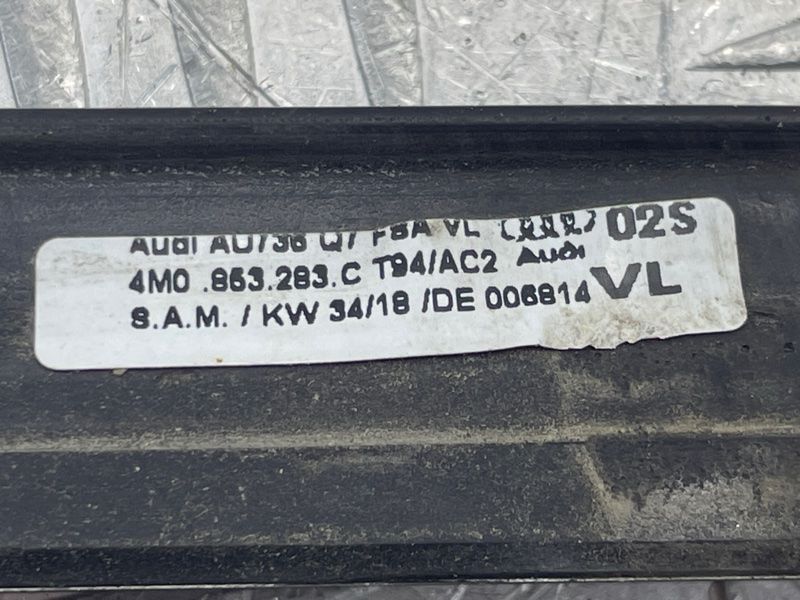 Молдинг / уплотнитель паза стекла 4M0853283CT94 Audi Q7