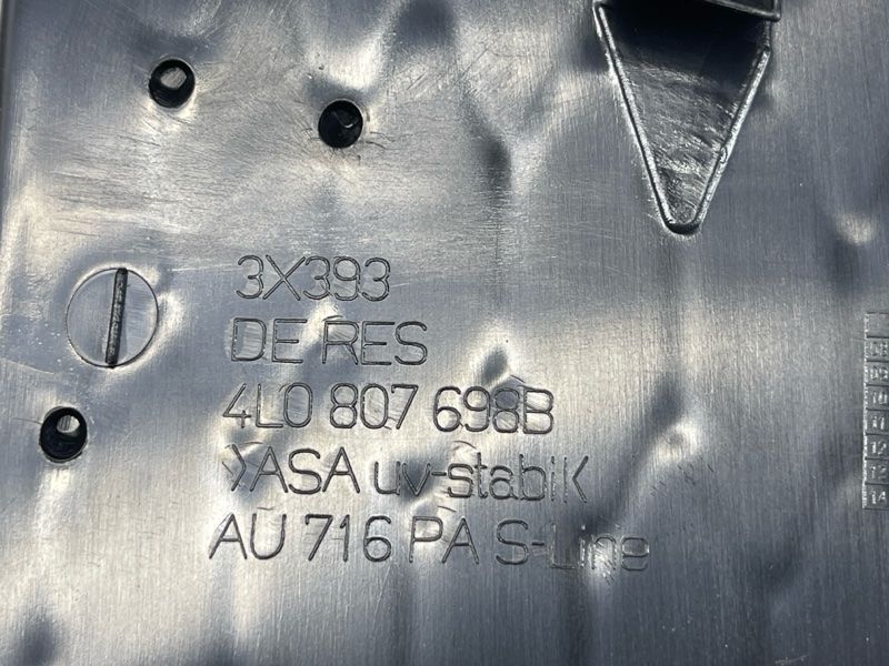 Решетка переднего бампера s-line 4L0807698B01C Audi Q7