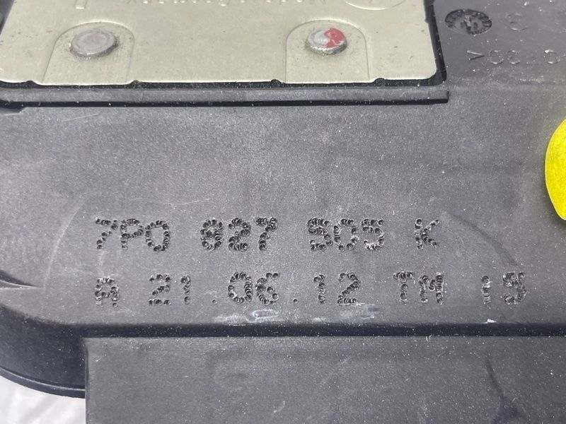 Замок кришки багажника 7P0827505K Volkswagen Touareg