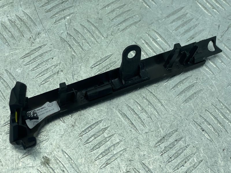 Декоративна накладка на торпедо 4G8853189ARAJ3 Audi A7