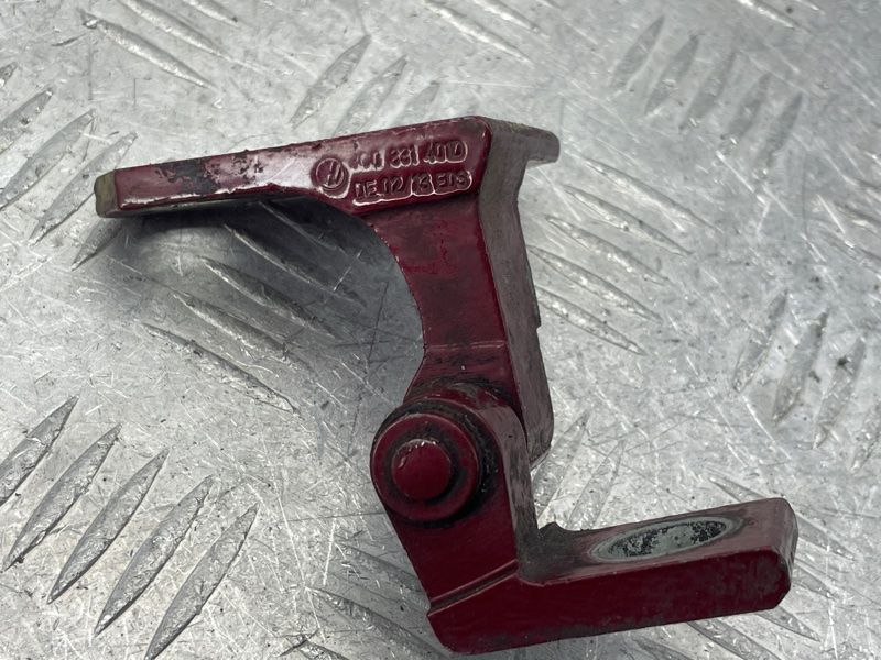 Петля дверей верхня 3C0831401D Volkswagen CC