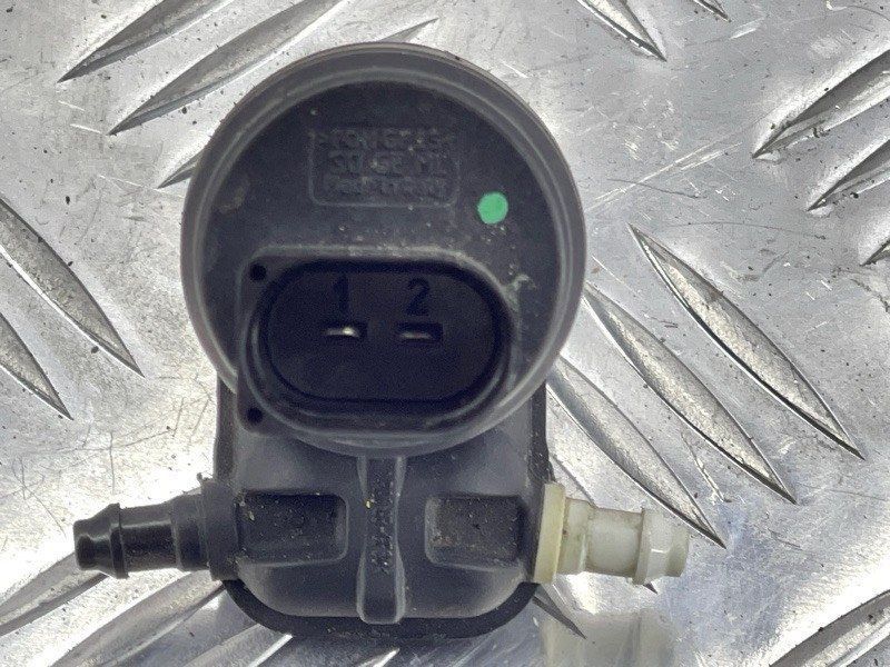 Насос омивача скла 1K6955651 Audi Q3 Audi A3, Audi A3 e-tron, Audi A4, Audi A4 Allroad, Audi A6, Audi A6 Allroad, Audi A7, Audi A8, Audi e-tron, Audi e-tron GT, Audi e-tron S, Audi Q3, Audi Q4 e-tron, Audi Q5, Audi Q7, Audi Q8, Audi Q8 e-tron, Audi RS3, Audi RS6 Avant, Audi RS7, Audi RS e-tron GT, Audi RS Q8, Audi S3, Audi S4, Audi S6, Audi S7, Audi S8, Audi SQ5, Audi SQ7, Audi SQ8, Audi SQ8 e-tron, Volkswagen Atlas, Volkswagen Atlas Cross Sport, Volkswagen e-Golf, Volkswagen Golf, Volkswagen Golf Alltrack, Volkswagen Golf R, Volkswagen Golf SportWagen, Volkswagen GTI, Volkswagen ID.4, Volkswagen Jetta, Volkswagen Passat, Volkswagen R32, Volkswagen Rabbit, Volkswagen Taos, Volkswagen Tiguan, Volkswagen Tiguan Limited, Volkswagen Touareg