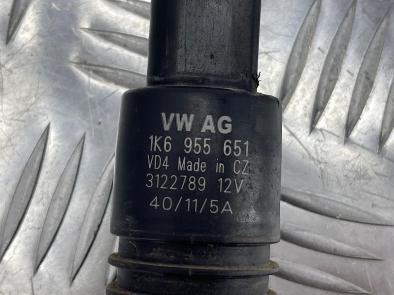 Насос омивача Volkswagen Touareg