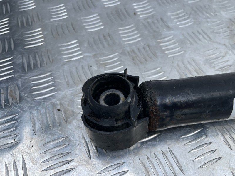 Стійка амортизатора 4G5513035F Audi A6