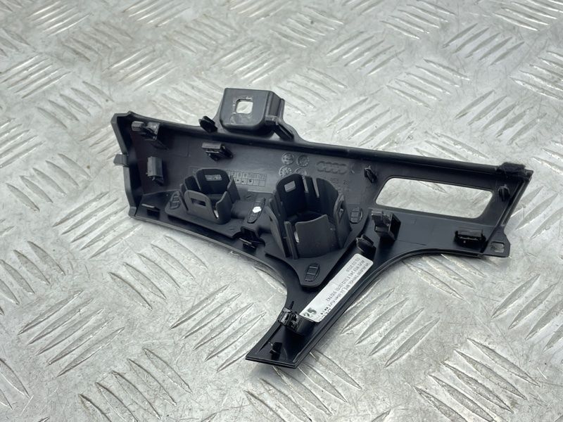 Накладка на торпедо 4M1853241E Audi Q7
