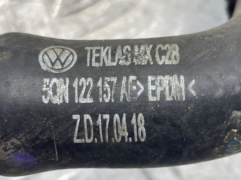Патрубок 5QN122157AE Volkswagen Tiguan