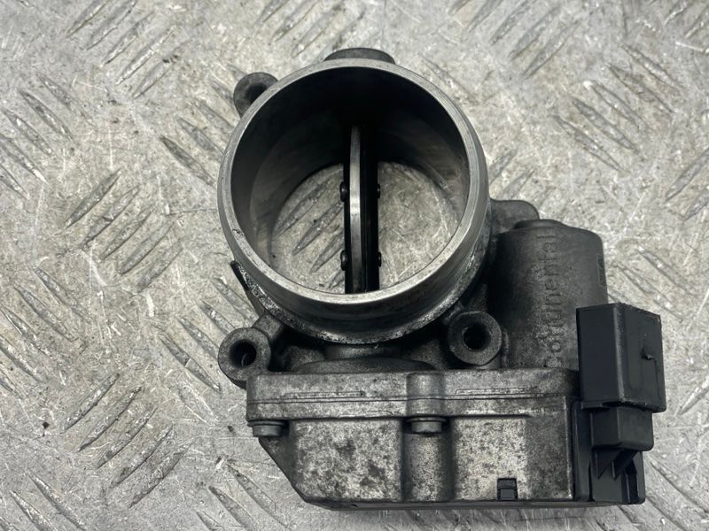 Дросельна заслінка 4G0145950J Volkswagen Touareg