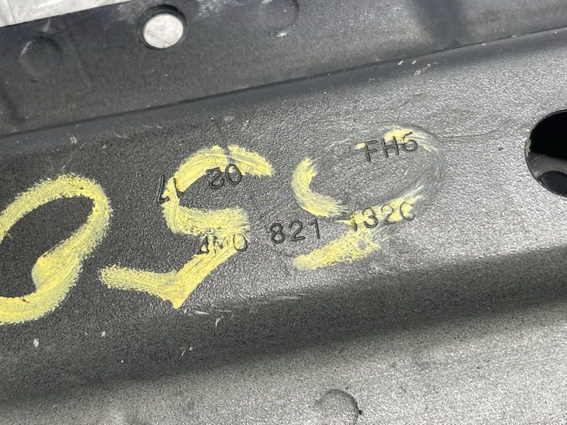 Кронштейн крила Audi Q7