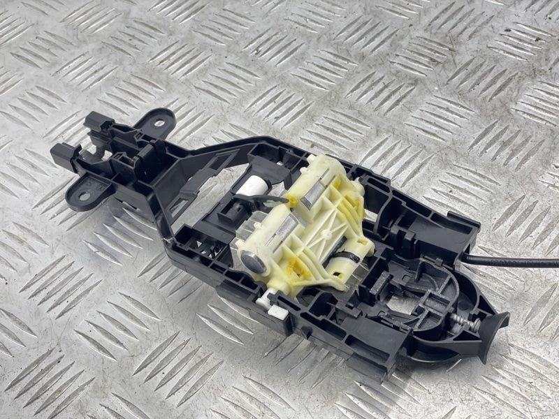 Кронштейн зовнішньої ручки дверей пасажира 31378254 Volvo XC90 Volvo S90, Volvo V90, Volvo V90 Cross Country, Volvo XC60, Volvo XC90