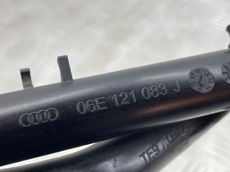 Трубопровід системи охолодження 06E121083J Audi A6