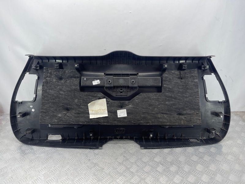 Обшивка задньої кришки Ляда 7P6867601 Volkswagen Touareg