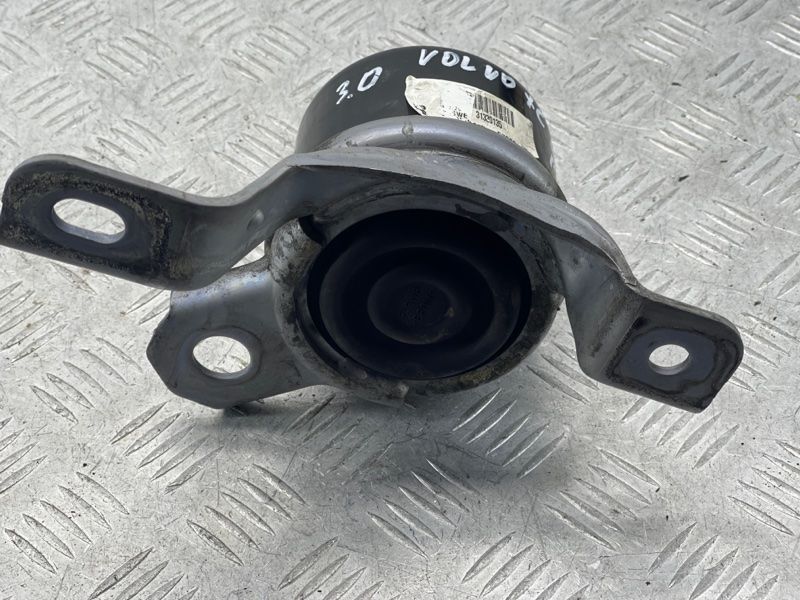 Опора / подушка двигуна 31330135 Volvo XC60