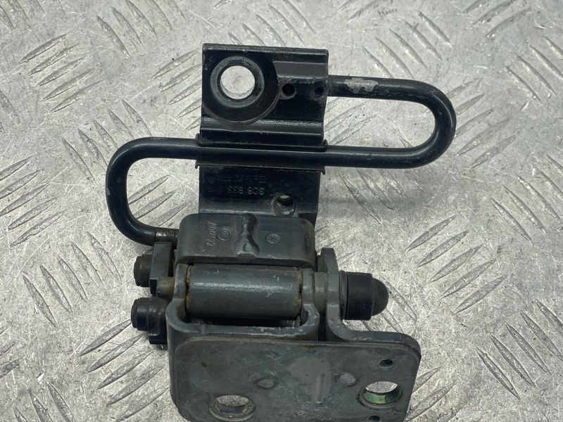 Петля дверей нижня 3C8833411B Volkswagen CC