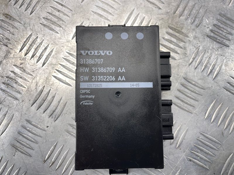 Блок керування багажника 31386707 Volvo XC60