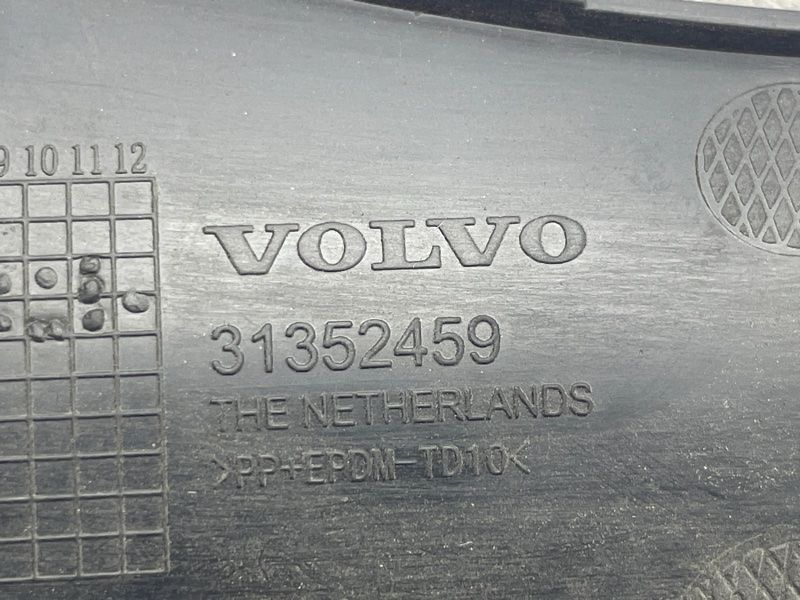 Накладка бампера 31352459 Volvo XC60