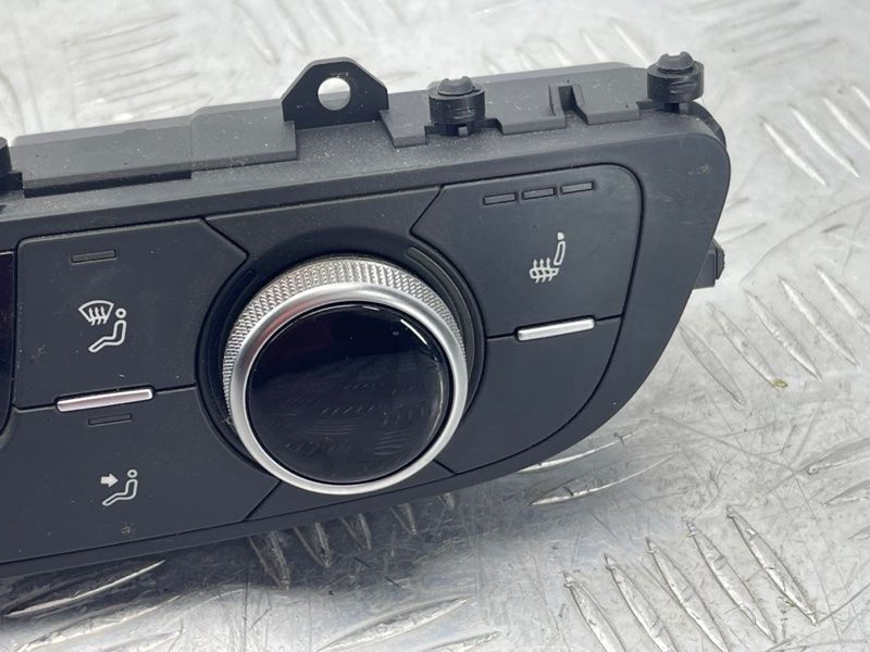 Панель управления климат-контролем 4M0820043RSWI Audi Q7