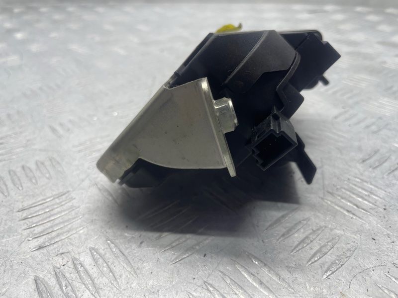Замок кришки багажника 7P0827505K Volkswagen Touareg