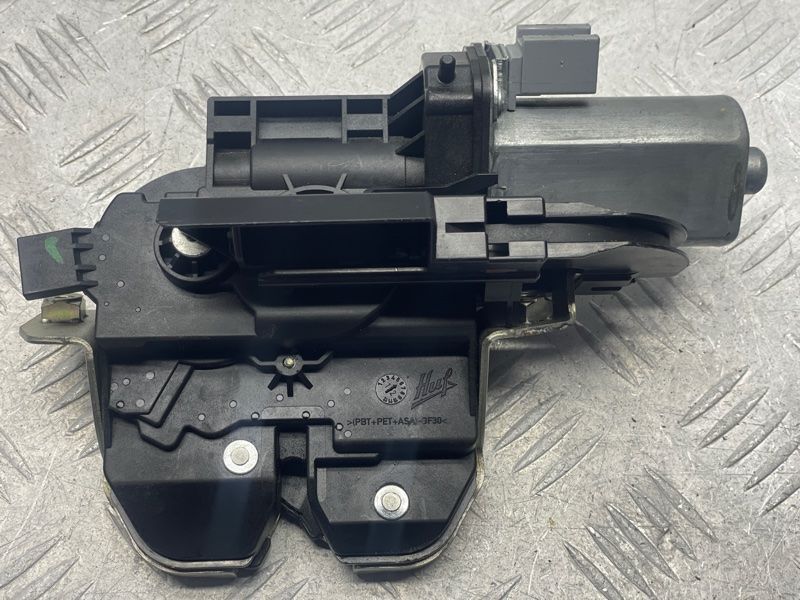 Замок кришки багажника 7P0827505K Volkswagen Touareg