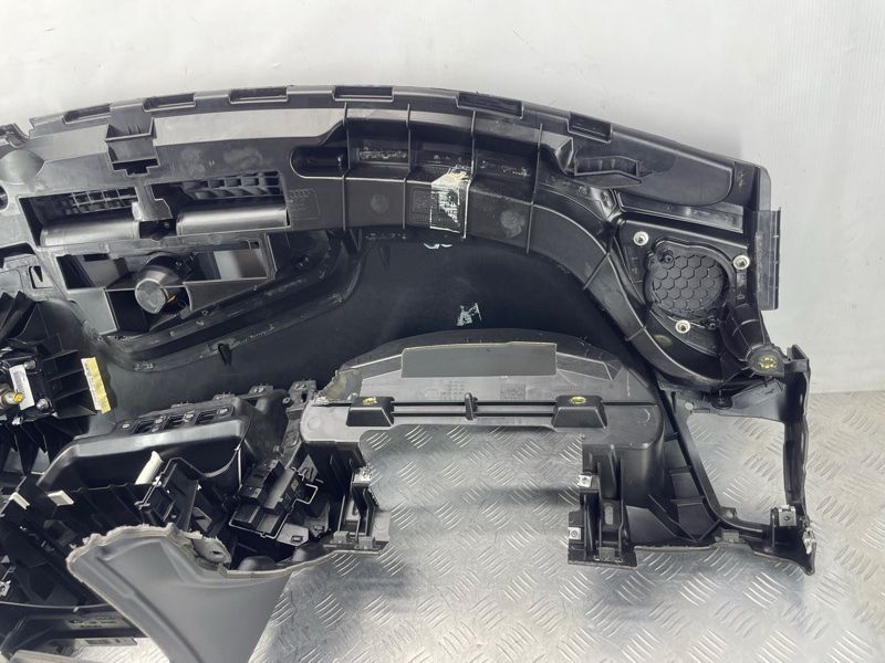 Торпедо з подушкою безпеки 8R1857041F Audi Q5
