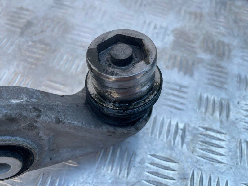 Важіль передньої підвіски несучий нижній лівий 8K0407155C Audi A6 Audi A4, Audi A4 Allroad, Audi A5, Audi A6, Audi A7, Audi Q5, Audi RS5, Audi RS7, Audi S4, Audi S5
