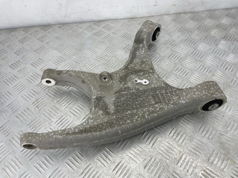 Рычаг задней подвески нижний 8R0505311F Audi A7