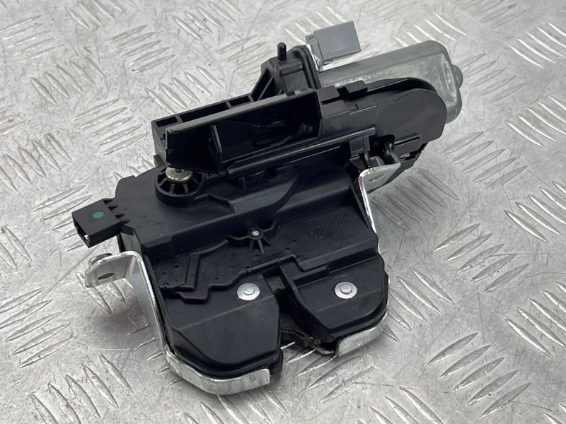 Замок крышки багажника Volkswagen Touareg