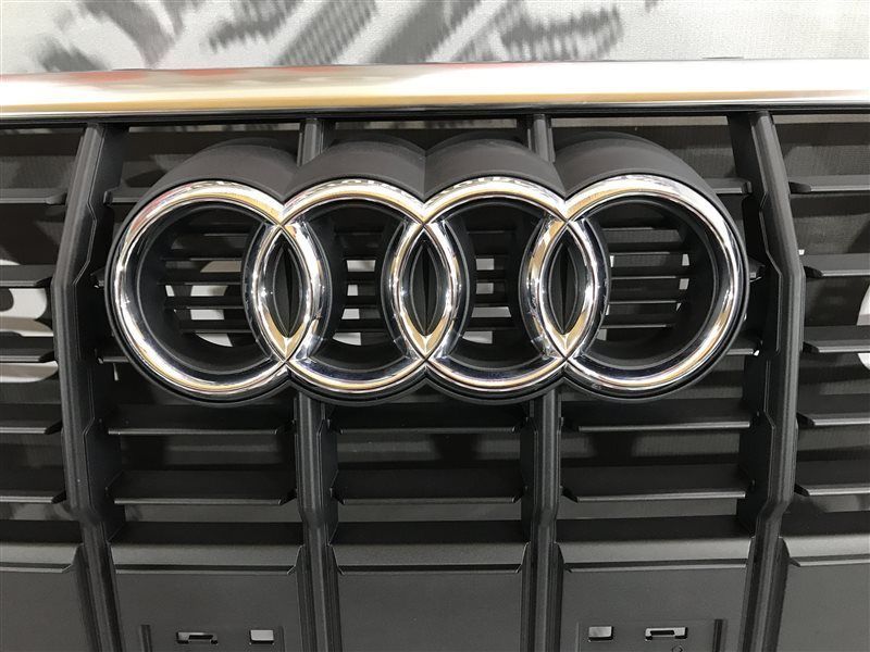 Решетка радиатора 83A853651 Audi Q3