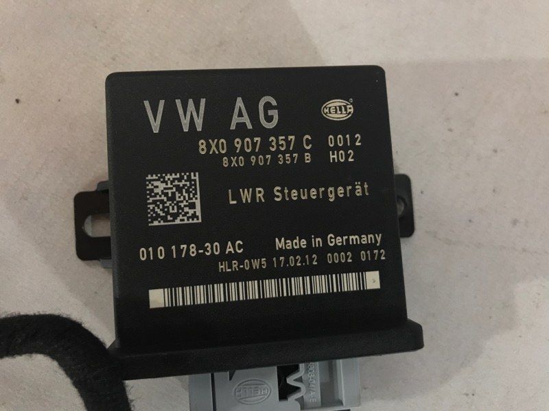 Блок керування коректором фар 8X0907357C Audi Q7