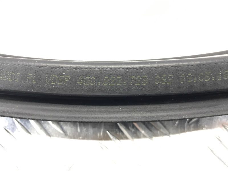 Ущільнювач водовідвідного короба під капотом 4G0823723 Audi A6