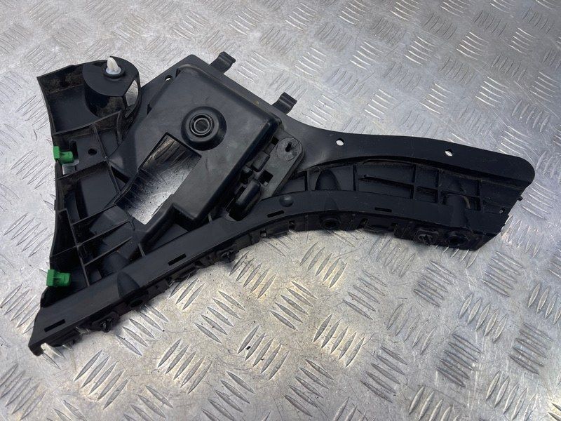 Кронштейн заднього бампера 31323763 Volvo XC60