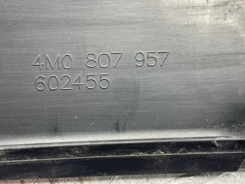 Накладка 4M0807957 Audi Q7