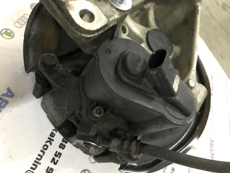 Суппорт тормозной 5N0615403 Volkswagen CC
