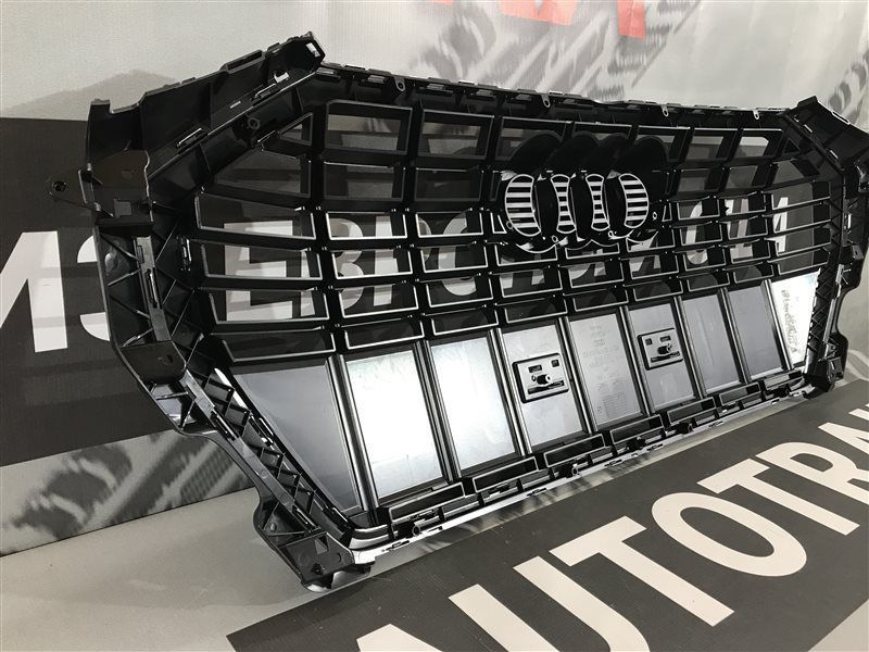 Решетка радиатора 83A853651 Audi Q3